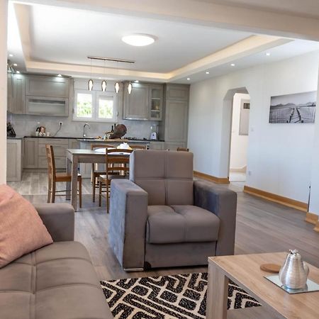 Apartmani Sandra Каштела Экстерьер фото